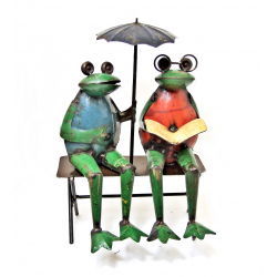 Żaba na ławce po Parasolem Figurka z metalu z recyclingu